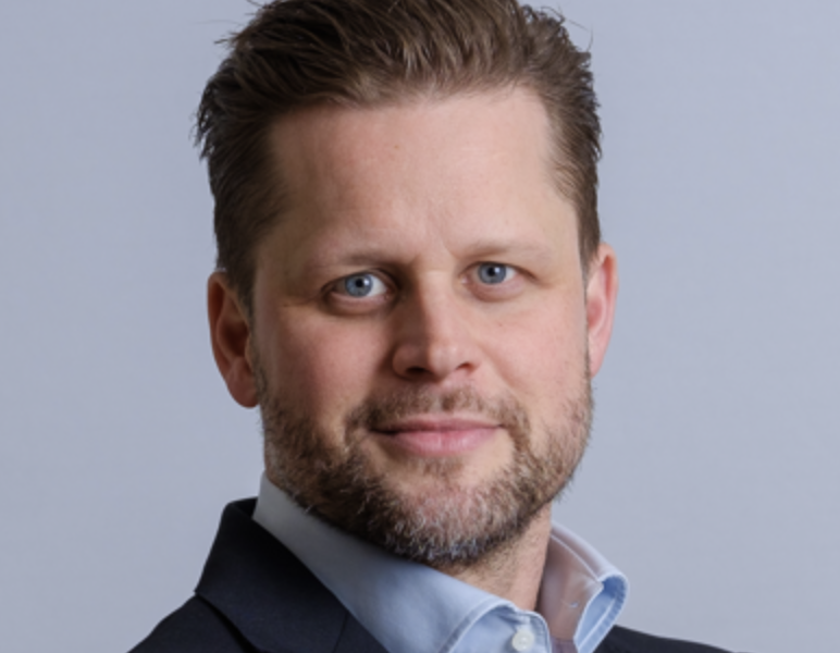 Nik Hedman - The Right Broker
